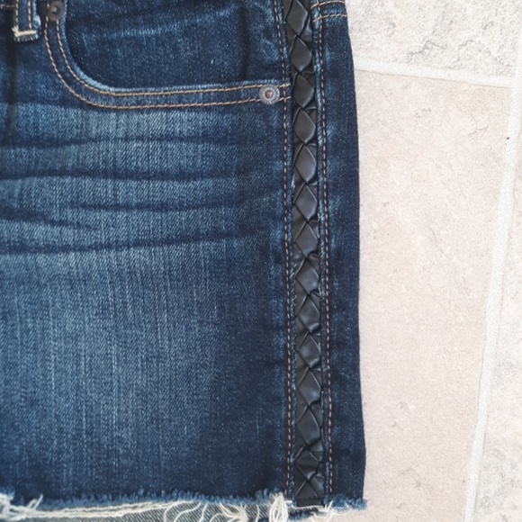 Women's jean shorts - Picture 2 of 3